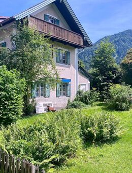 Einzigartiges denkmalgeschütztes Ensemble mit Haupthaus, Werkstatt und Gästehaus in Kochel am See mit großem Potential - Kochel (See)