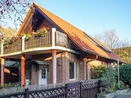Gemütliches Einfamilienhaus mit Kamin, Doppelgarage und Erweiterungspotenzial - Porta Westfalica