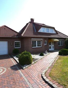 Bungalow mit ausgebautem Dachgeschoss, Spitzdachgarage und Wintergarten! - Herzlake