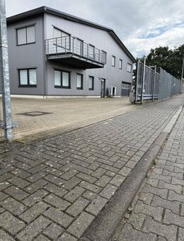 Gewerbliche Wohnung mit Halle - Grefrath (Sport- und Freizeitgemeinde)