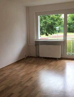 Großes Wohnzimmer mit Balkon! - Oschersleben (Bode)