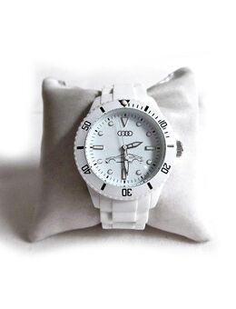Weiße Armbanduhr von Audi - Nürnberg