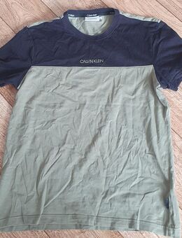 Calvin Klein T-Shirt grün/schwarz – Größe M – original - Menden (Sauerland)