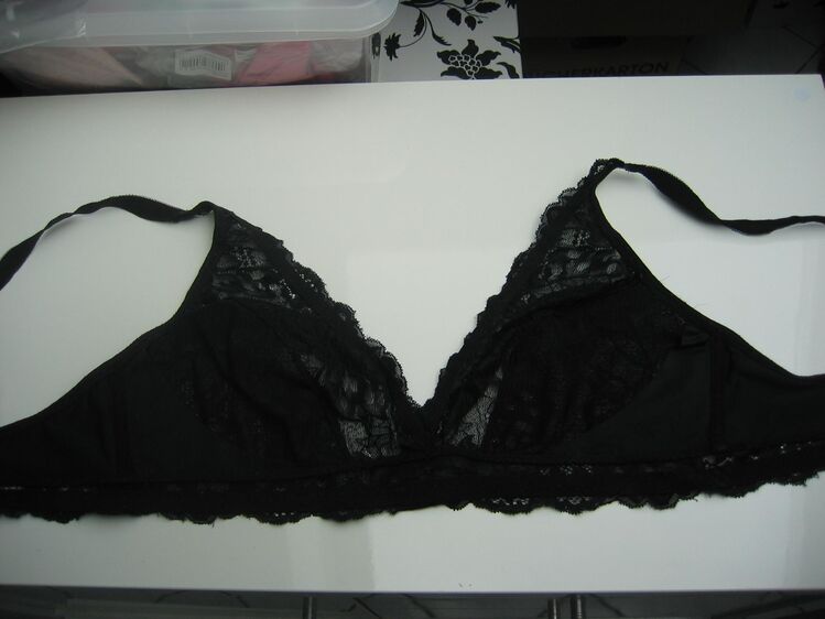 Schwarzer Damen-Spitzen BH 80D ZU VERSCHENKEN - Moosinning
