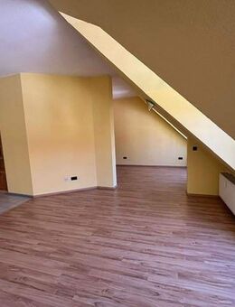 Grosszügige und sehr hell gestaltete Dachgeschoss-Wohnung in der Glockenstrasse (Musikerviertel) - Kaiserslautern