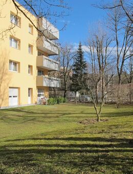 RE/MAX - 4-Zi-Whg mit Balkon im Grünen! - München