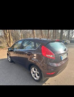 Ford Fiesta 1,25 60kW Klima AHK + TüV neu bis 2027 - Hamburg