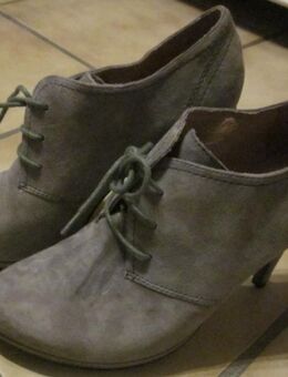 Gr. 40: Leder-Stiefeletten, grau, "5th Avenue", neu + Stiefeletten, grau mit Nieten "Deichmann", neu - München