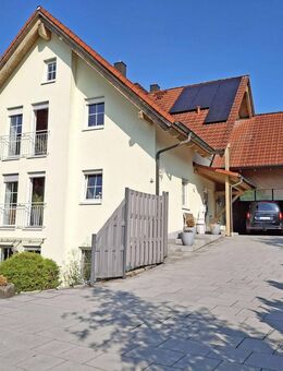 Familienfreundliches EFH mit Einliegerwohnung, Garten & Carport - Wiesau