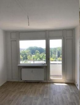 Mit Balkon schöne 3-Raum Wohnung im 04. OG . - Schwerin