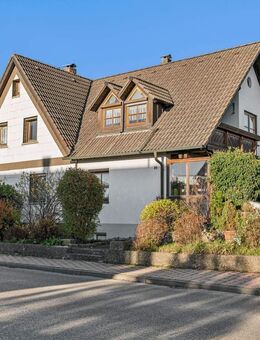 Großzügiges Zweifamilienhaus in günstiger Lage im beliebten Unterschneidheim - OT Zöbingen - Unterschneidheim