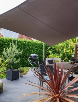 Modernes Einfamilienhaus mit gepflegtem Garten und Teich - Baden-Baden