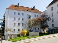 Freundliche 3 Zimmerwohnung, Tageslichtbad mit Badewanne und Balkon - Plauen