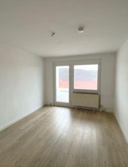 Schöne 3-Raum-Wohnung mit Balkon und herrlichem Blick über Elsterberg - Elsterberg