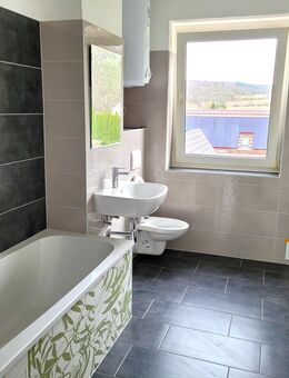 schicke san. 2Zi.-Whg. mit Wanne, Keller, Dachboden u. Pkw-Stellpl. in Sangerhausen OT Großleinungen - Sangerhausen Großleinungen