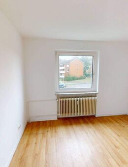ERSTBEZUG NACH SANIERUNG: Helle 2-Zimmer-Wohnung mit großem BALKON und EBK - Ratzeburg