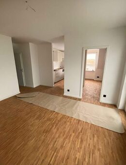 2 Zimmer, sanierte, helle Wohnung mit Wintergarten - Berlin