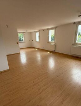 Neusanierte Maisonette Wohnung 160qm mit großem Balkon, Einbauküche und 2 Bäder - Wendelstein