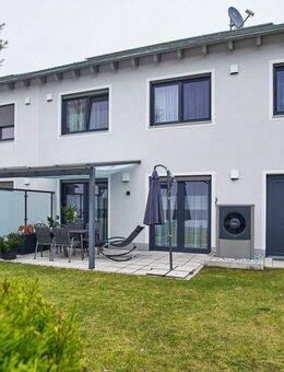 Sehr gepflegtes und großzügiges Reihenmittelhaus mit integrierter Garage und top Energiestandard - Neustadt (Donau)