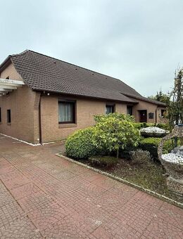 Ebenerdiges Wohnhaus mit Wohnmobil-Carport - Rastede