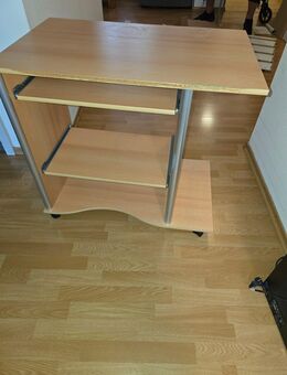 Ein kleiner Schreibtisch - Duisburg