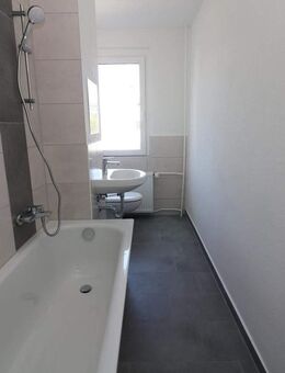 Richtig eingeseift...moderne 3-RW mit Dusche u. Balkon!!! - Freiberg