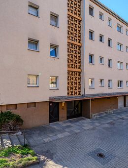 Sanierungsbedürftige 3-Zimmer Eigentums-Wohnung mit großzügigem Balkon - Berlin