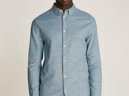 Tommy Jeans Langarmhemd TJM Slim Stretch Oxford Shirt mit Flaglabel auf der Brust