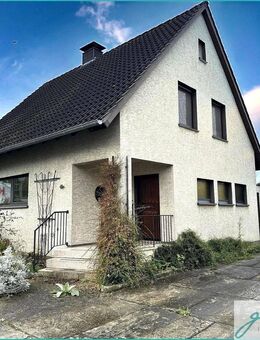 Unna-Massen: schönes, freistehendes Einfamilienhaus auf 666 m² Grundstrück mit zwei Garagen und großem Garten! - Unna