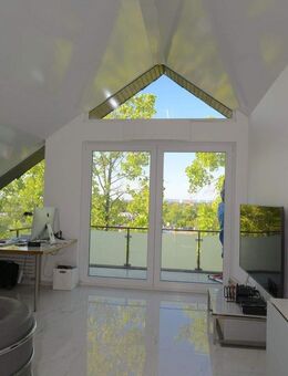 Aussicht, Natur und Design: exquisite 3-Zimmer Dachgeschosswohnung in Freiburg St. Georgen - Freiburg (Breisgau)