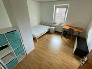 Ruhige sanierte 1,5-Studenten-Zimmer-Wohnung mit Küche in Karlsruhe - Karlsruhe