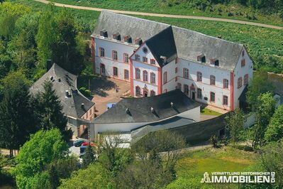 Renommiertes Burg-Hotel in Wasserlage - nahe Luxemburg