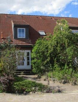Attraktives Reihenendhaus mit Garage und schönem Eigentumsgrundstück - Wolfsburg