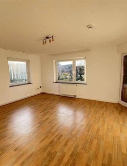 Ihr neues Zuhause in Heide - helle & gemütliche 2-Zimmer-Wohnung mit Balkon ab 01.12.2025! - Heide