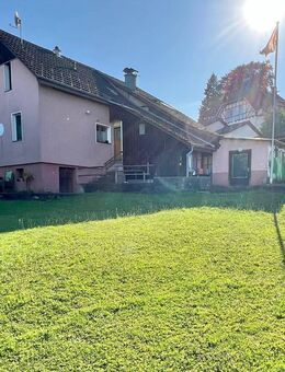 Attraktives Zweifamilienhaus auf großzügigem Grundstück - Lottstetten