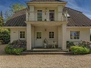 Architektenhaus mit gehobener Ausstattung und großem Garten in ostseenaher Kieler Randlage. - Kiel