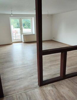 Ruhige großzügige 2 Zimmer Wohnung zentral in Lauenburg mit Balkon - Lauenburg (Elbe)