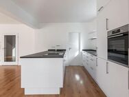Wohnoase für die Familie: Modernisierte Doppelhaushälfte mit durchdachtem Design - München