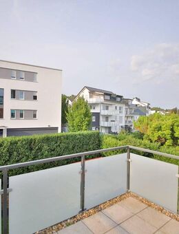Großzügige 4-ZKB-Wohnung mit 101 qm, Balkon, zwei Carport-Stellplätzen in TOP-Wohnlage - Bruchsal