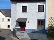 EFH/Reihenendhaus mit Terrasse in traumhaft schöner und ruhiger Lage in Mürlenbach - Mürlenbach