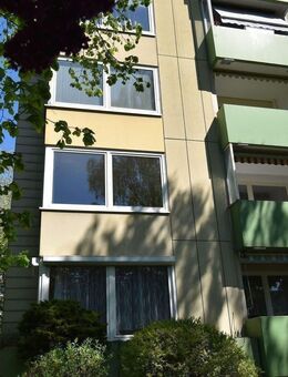 Laatzen-Mitte / 1.OG / 3-Zimmer-Wohnung mit Balkon und Tiefgaragenplatz in ruhiger Lage - Laatzen