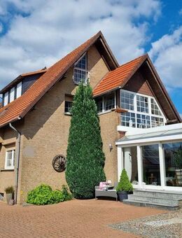 Einziehen und wohlfühlen: großzügiges Zweifamilienhaus in Hille-Oberlübbe - Hille