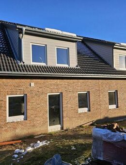 Doppelhaushälfte, ca. 110 m², 5 Zimmer, 2 Bäder inkl. PV-Anlage und LWP - Oster-Ohrstedt
