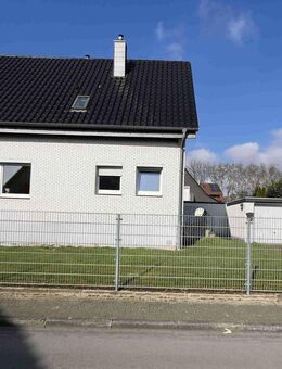 Freistehendes Einfamilienhaus mit Keller, Garage und Garten - Ratingen