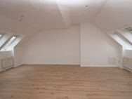 Elegante Maisonette im Herzen Chemnitz: Frisch renovierte Dachgeschoss-Wohnung und optionaler Garage - Chemnitz