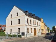 Frisch renovierte, helle 2-Raum-Wohnung mit großem Gartenanteil & Stellplatz im ruhigen Mehrfamilienhaus - Meerane