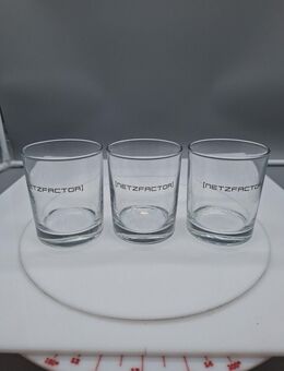 3 Stück Longdrink / Whiskey Gläser Glas Netzwerkfaktor Werbung Whisky 9cm hoch - Essen