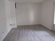 Sehr schöne renovierte 2 Zimmer Wohnung mit Balkon in Gelsenkirchen zu vermieten - Gelsenkirchen