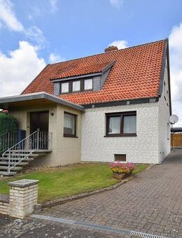 Sibbesse - Westfeld: Einfamilienhaus in ruhiger Feldrandlage mit riesigem Grundstück! - Westfeld