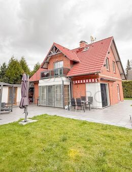EXKLUSIVES EINFAMILIENHAUS MIT SPA-BEREICH UND AUßEN-POOL IN RUHIGER UND GRÜNER LAGE - Berlin